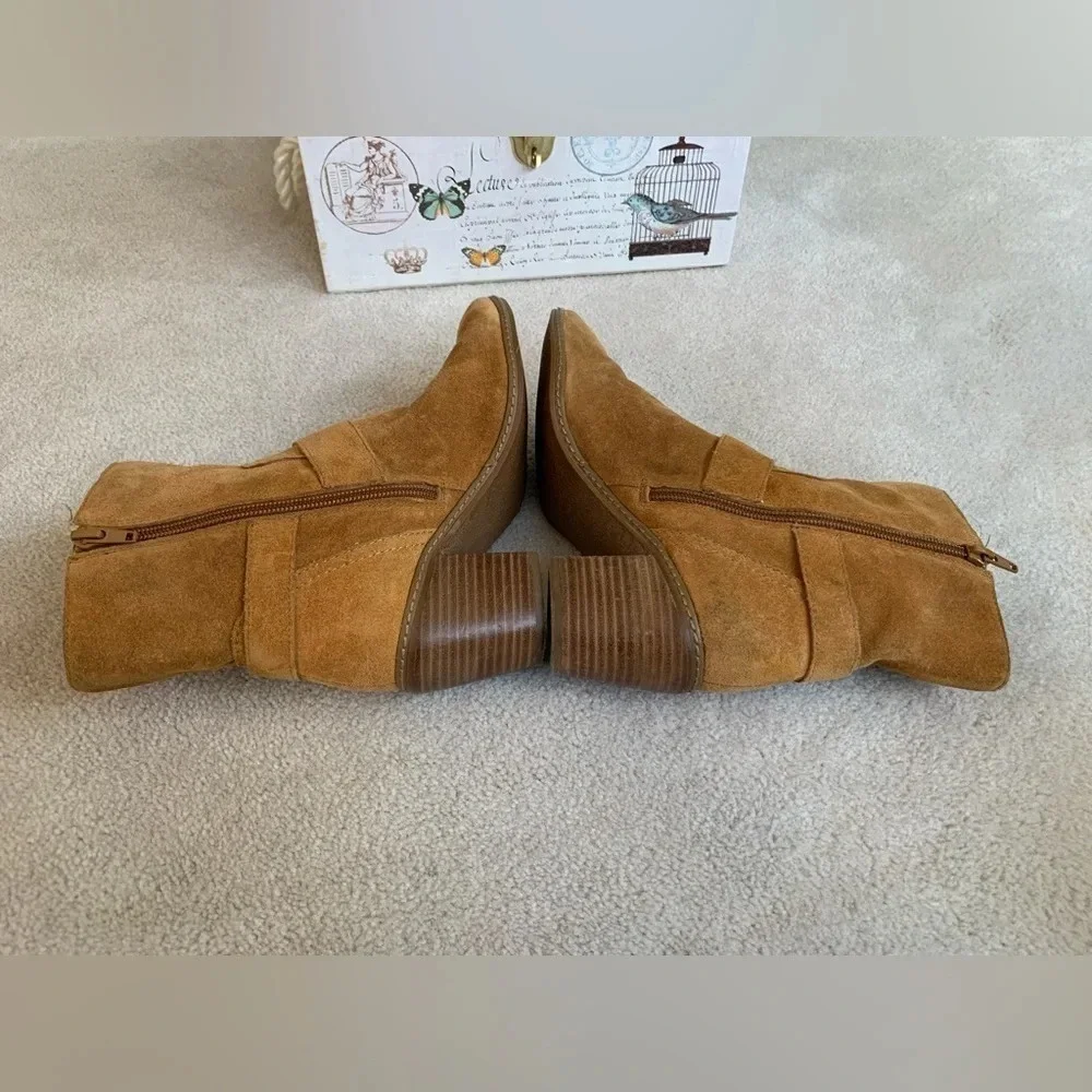 AK Anne Klein Suede bootiesS Brown size 7